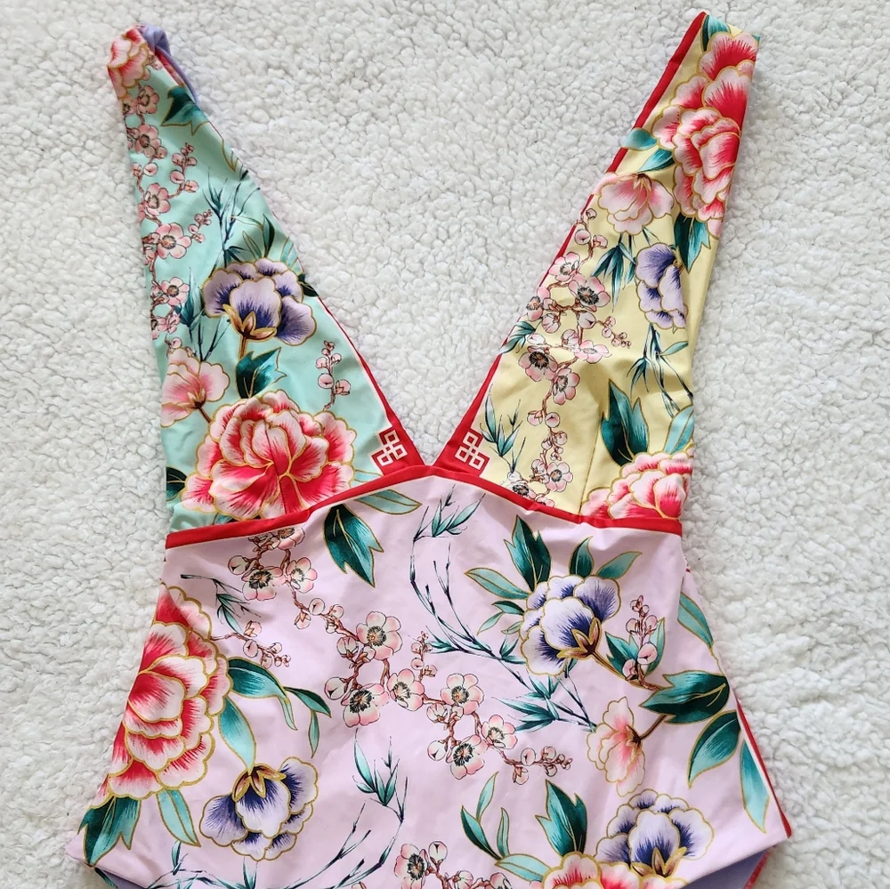 New!Agua Bendita Tulipa Korin One Piece Swimsuit‎